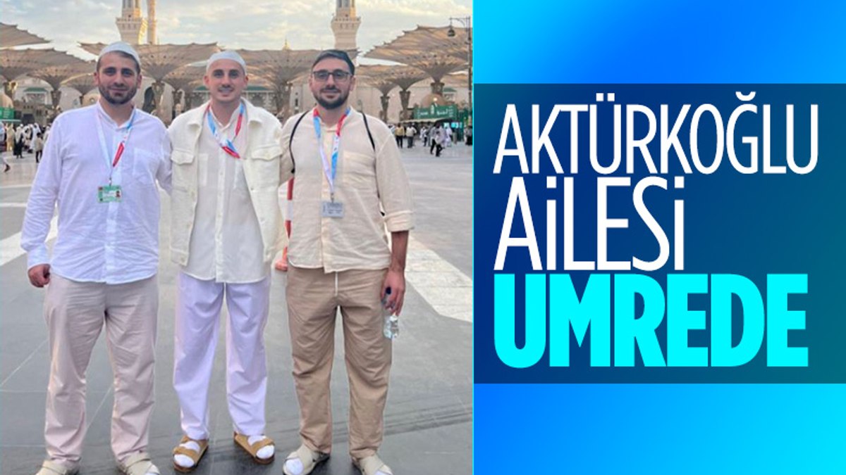 Kerem Aktürkoğlu ailesiyle birlikte umrede
