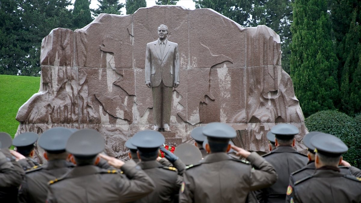 Haydar Aliyev kabri başında anıldı