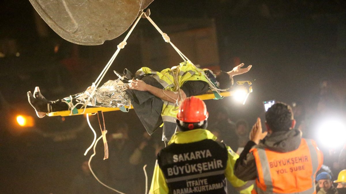 hazine ve maliye bakanı nureddin nebati depremde canla başla çalışan