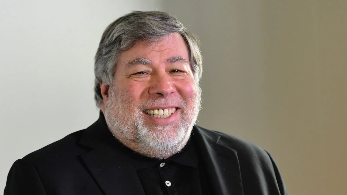 Apple founder Steve Wozniak warns against artificial intelligence