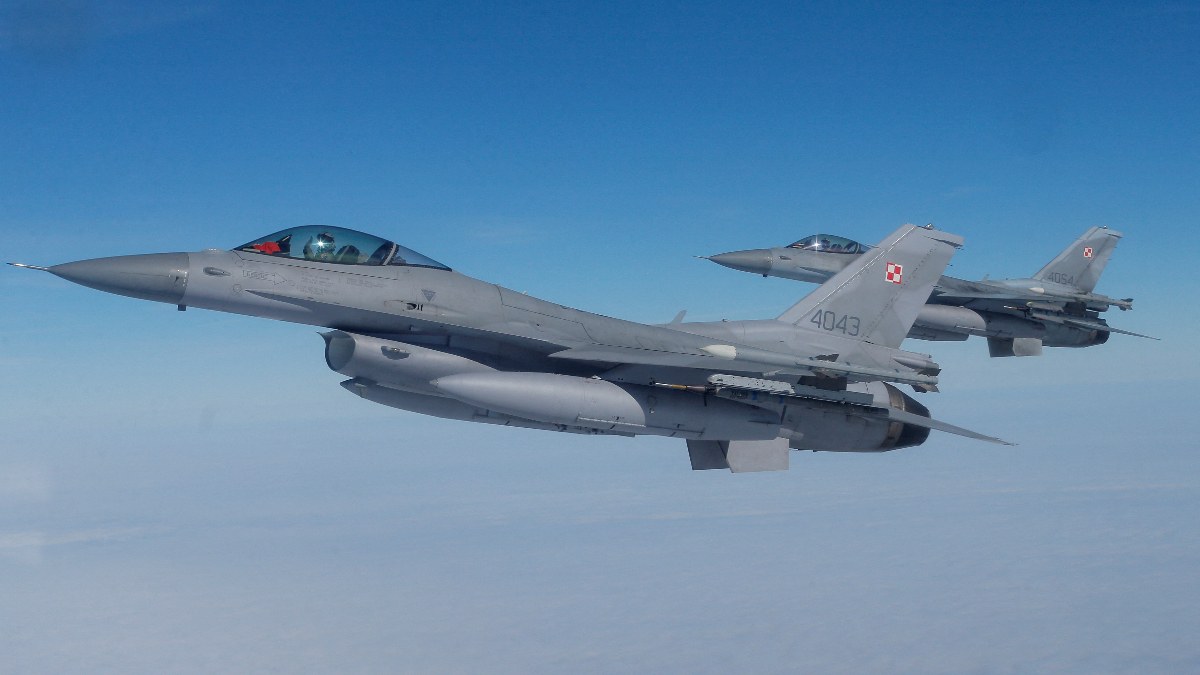 Ukrainian pilots started F-16 training