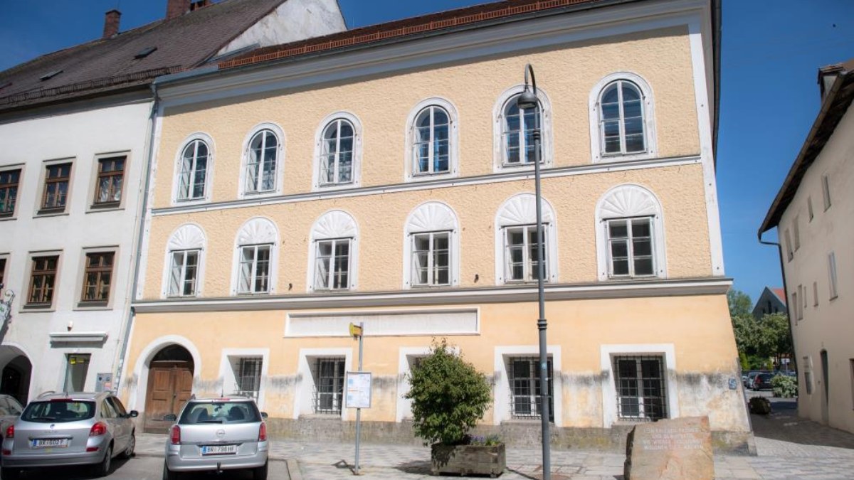 Austria to give police human rights training in Hitler’s birthplace