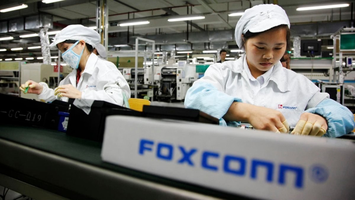 Biggest iPhone supplier Foxconn to produce electric cars