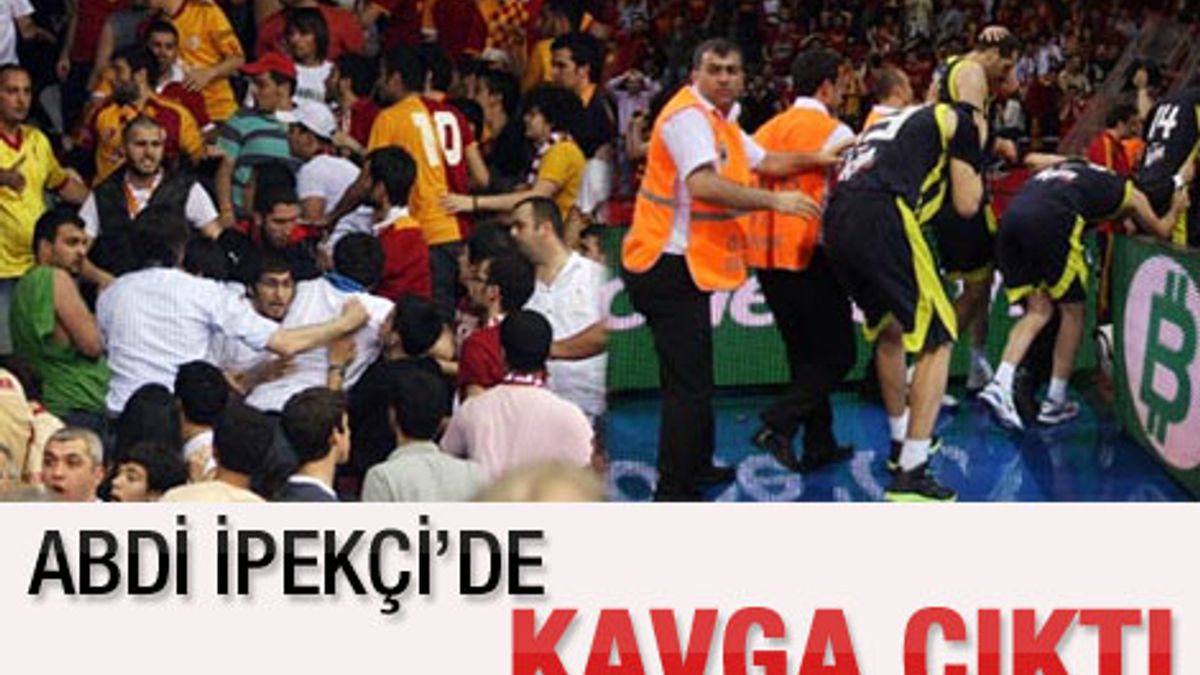 Abdi İpekçi’nin tribünlerinde kavga