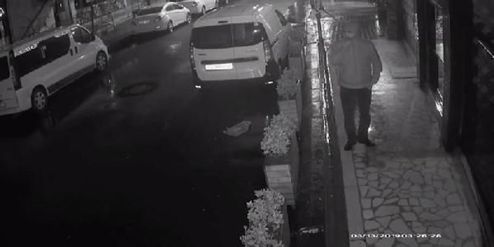 Dönerciye giren hırsız, kadın çorabı taktı