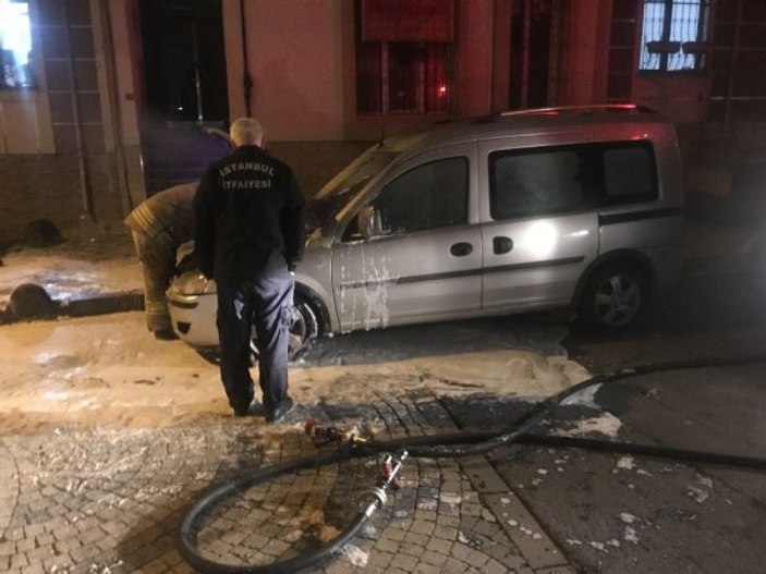 Bağcılar’da park halindeki otomobil kundaklandı iddiası