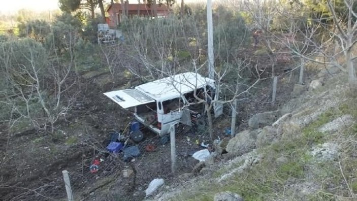 Meyve bahçesine uçan kamyonetin sürücüsü yaralandı