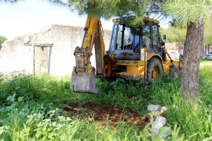 Boş arazide bulunan mezar panik yarattı