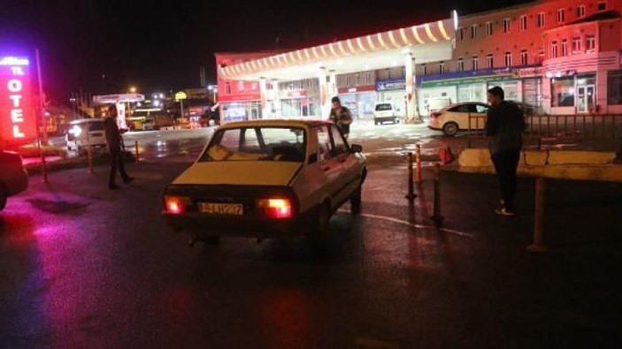 Silahlı saldırı şüphelisinin otomobilinden cephanelik çıktı