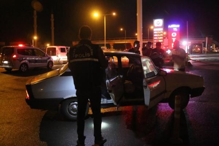 Silahlı saldırı şüphelisinin otomobilinden cephanelik çıktı