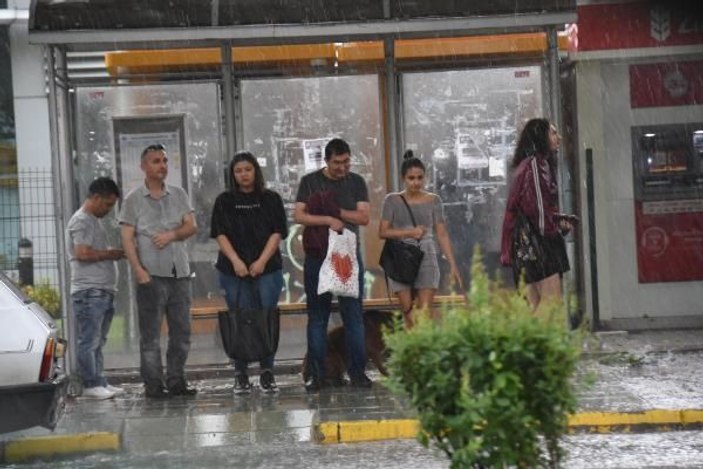 Eskişehir’de yağmur ve dolu etkili oldu