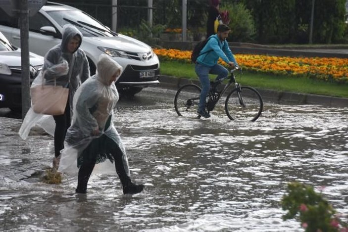 Eskişehir’de yağmur ve dolu etkili oldu