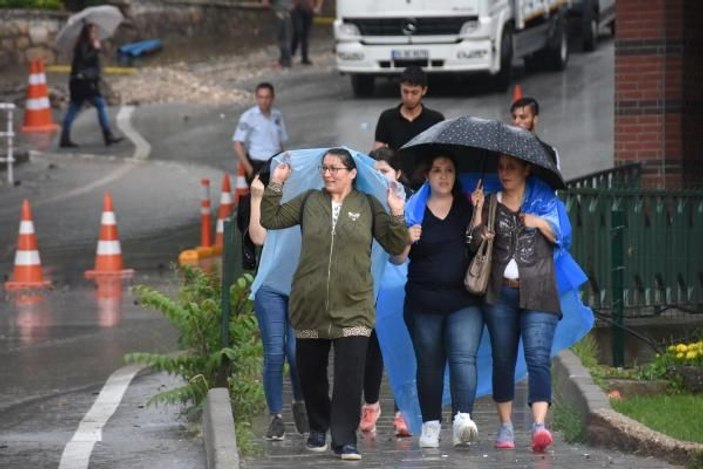 Eskişehir’de yağmur ve dolu etkili oldu
