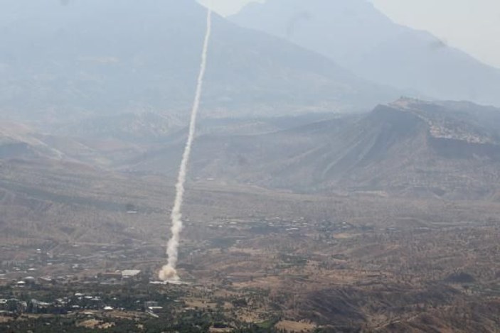 Derecik'ten Hakurk'taki PKK hedeflerine füze atışı