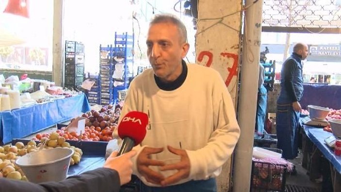 Pazarlarda koronavirüse karşı eldivenli önlem