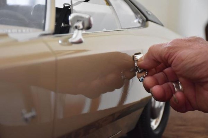 Tutkunu olduğu klasik otomobilin minyatürünü 36 yılda yaptı -9
