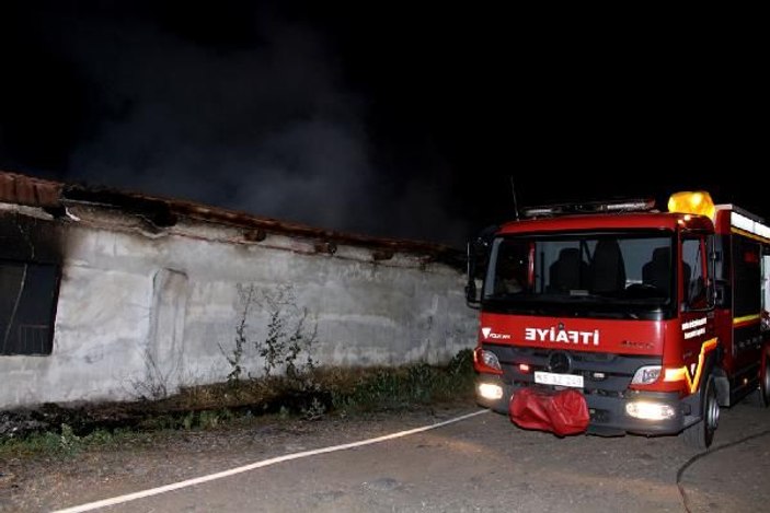3 hayvan damı ile 800 balya saman küle döndü -8