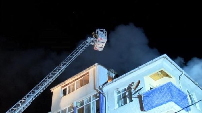 Sancaktepe'de çatı yangını  -5