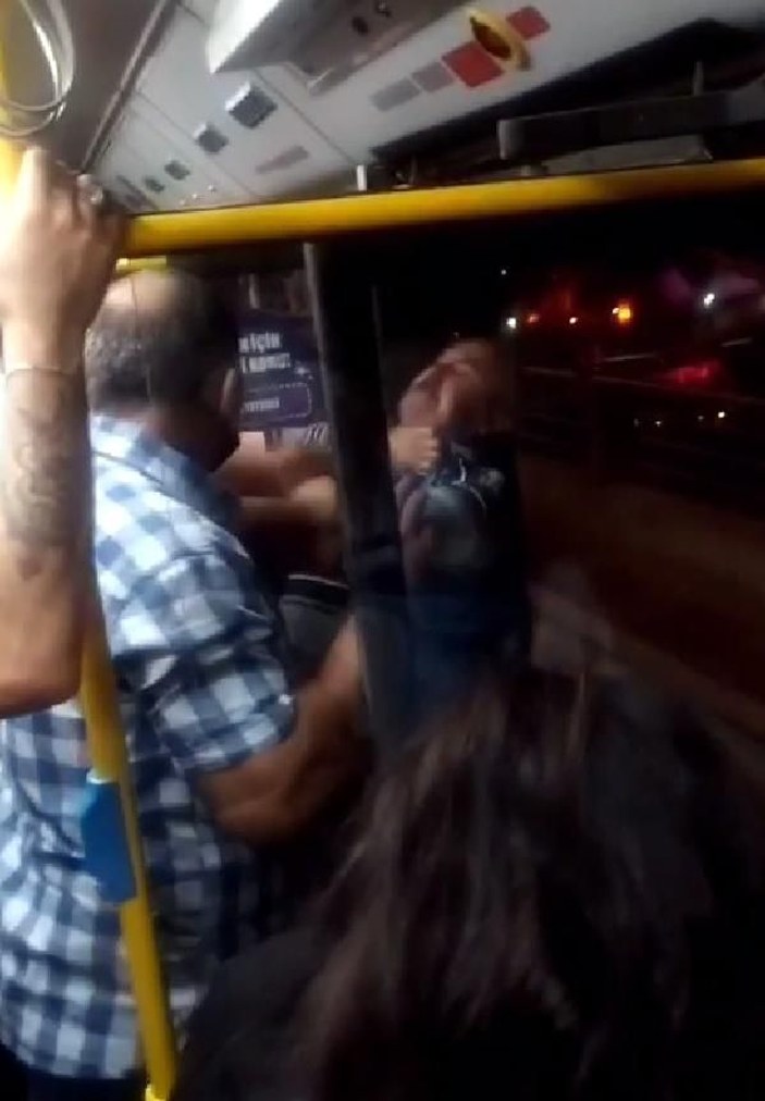 Ankara'da otobüste yer 'vermeme' kavgası -1