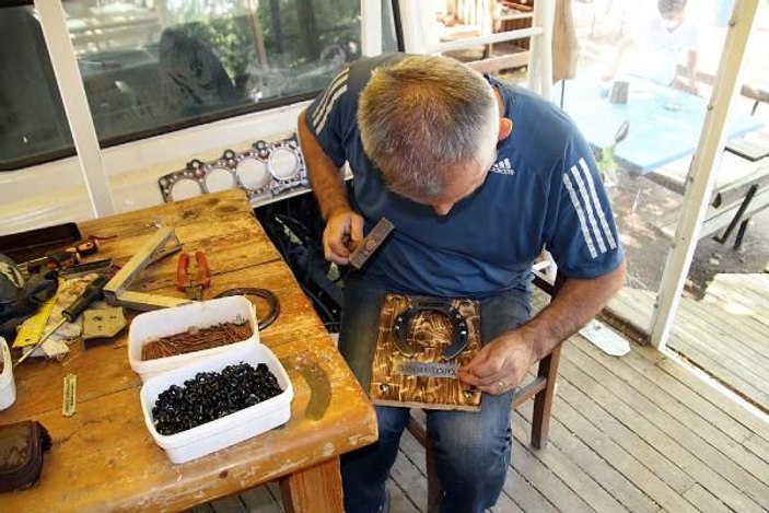 Hurda nallardan süs eşyaları yapıyor -2