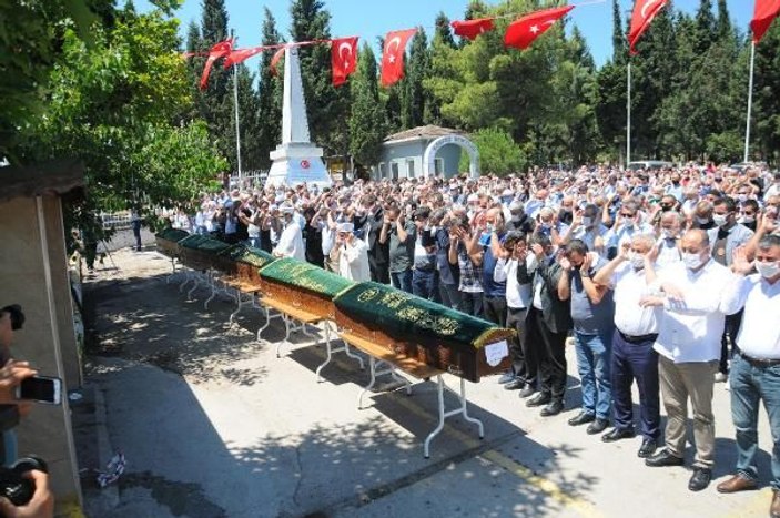 Kazada ölen aynı aileden 5 kişi toprağa verildi -4