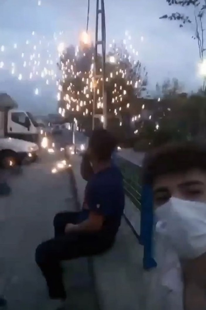 Sultangazi'de tehlikeye aldırış etmeden selfi çektiler -2