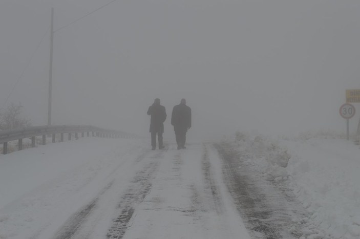 Elazığ'da kar yağışı nedeniyle 90 köy yolu ulaşıma kapandı -5