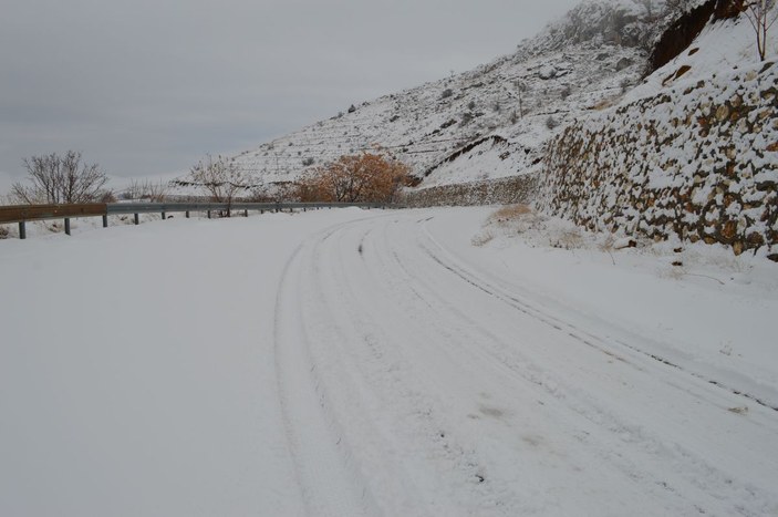 Elazığ'da kar yağışı nedeniyle 90 köy yolu ulaşıma kapandı -2
