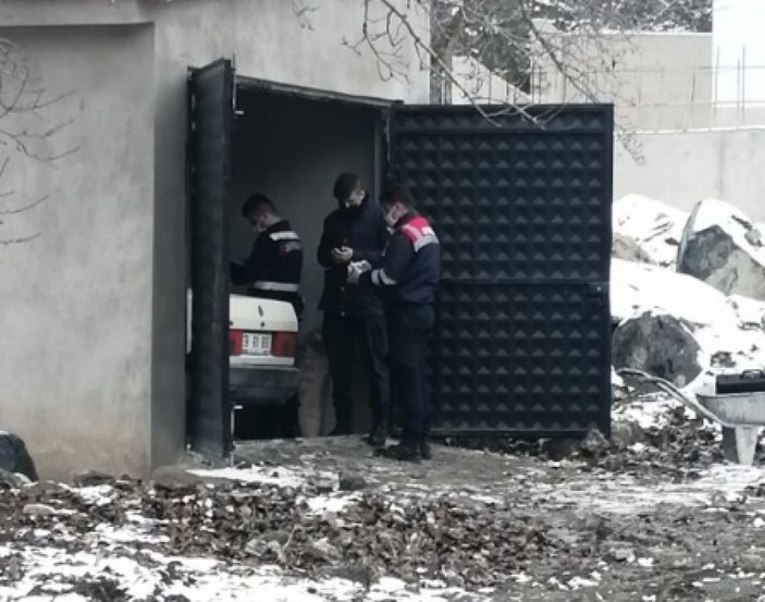 Komşusunun garajındaki aracında ölü bulundu -3