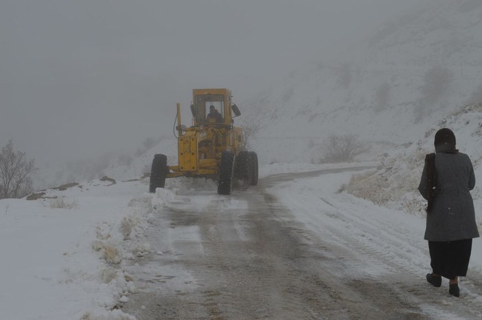 Elazığ'da kar yağışı nedeniyle 90 köy yolu ulaşıma kapandı -7