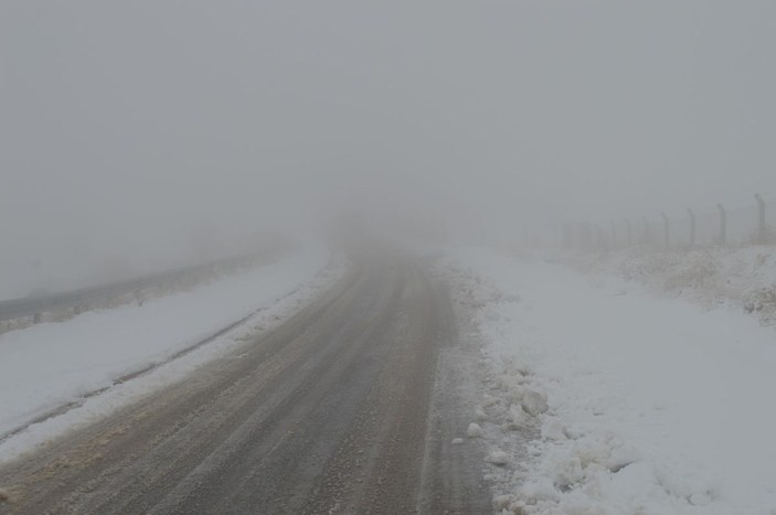 Elazığ'da kar yağışı nedeniyle 90 köy yolu ulaşıma kapandı -6