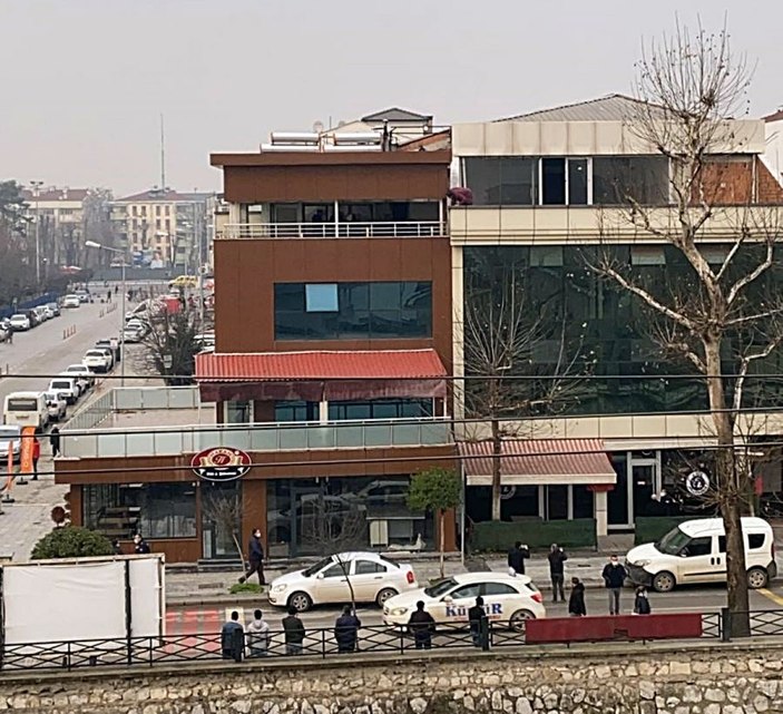 Düzce'de kumar baskını: Çatıdan kaçmaya çalıştılar