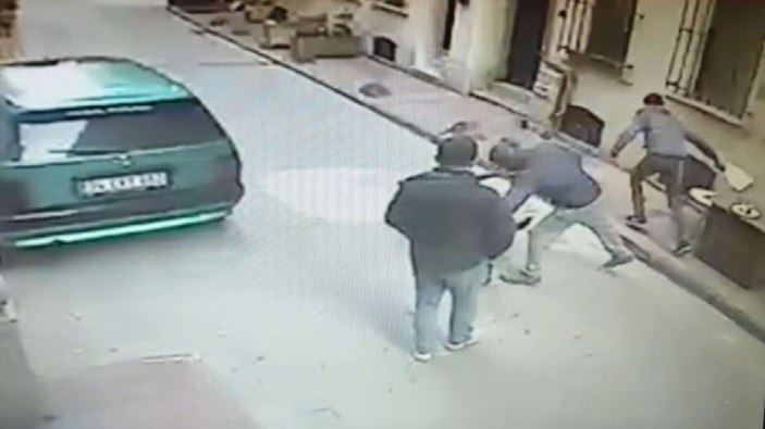 Beyoğlu'nda cep telefonu hırsızlığını köpek önledi... O anlar kamerada -8