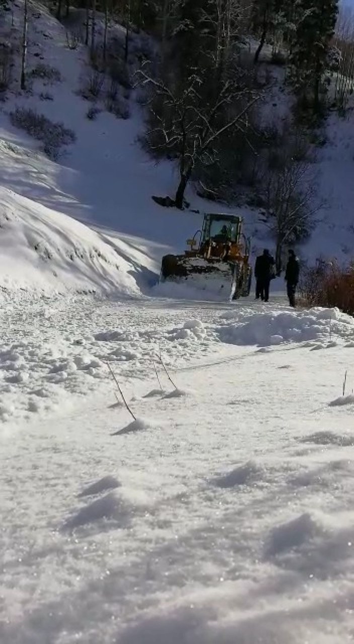 Artvin’de kardan kapalı yollar ulaşıma açıldı -1