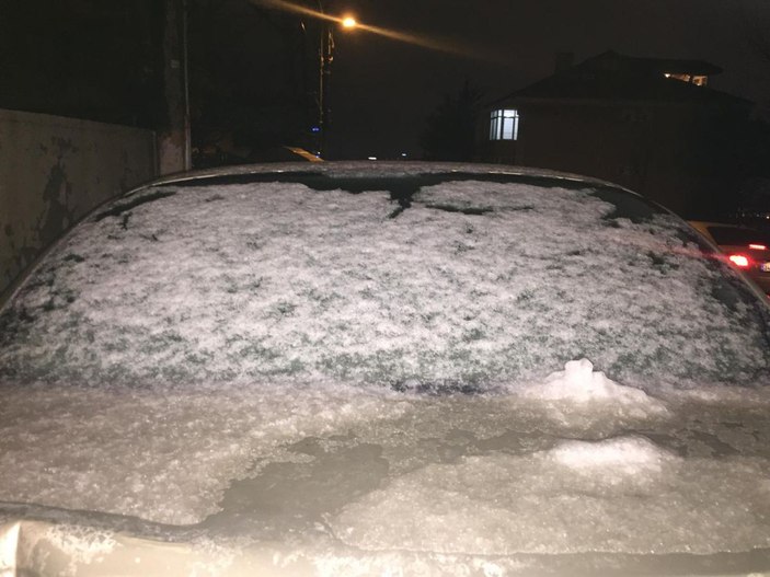 İstanbul'a geçen yıl mevsimin ilk karı bugün yağmıştı...  Aynı yerde şimdi 15 derece -7