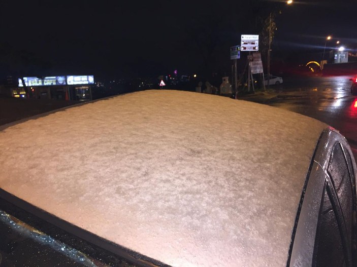 İstanbul'a geçen yıl mevsimin ilk karı bugün yağmıştı...  Aynı yerde şimdi 15 derece -8