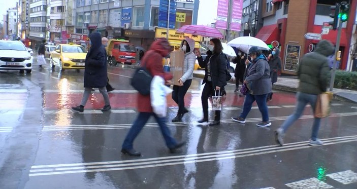 Kadıköy'de yağış vatandaşları hazırlıksız yakaladı  -2