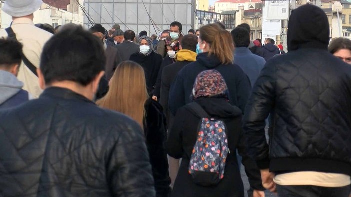 Güzel havayı gören Eminönü ve Galata Köprüsü'ne akın etti -5