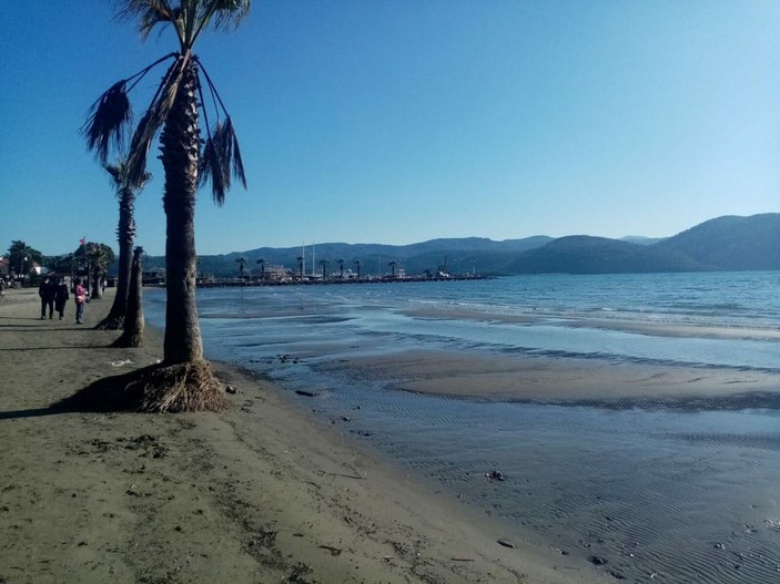 Akyaka'da deniz çekildi -6