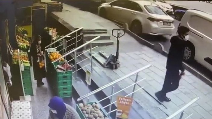 Şişli'de yabancı uyruklu cep telefonu hırsızı kamerada
