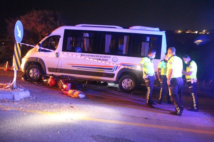 Muğla'da motosiklet ile yolcu minibüsü çarpıştı: 1 ölü 1 yaralı