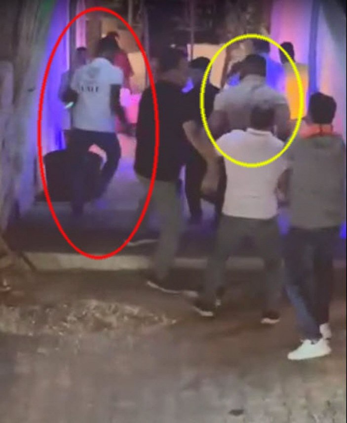 Çeşme'de 1 kişinin öldüğü bıçaklı saldırı kamerada -7