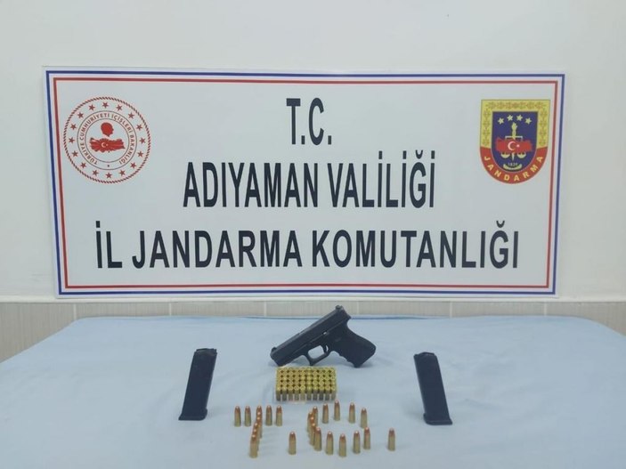 Taşlar arasına gizlenmiş tabanca ele geçirildi -1