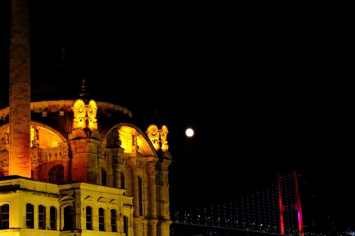 İstanbul’da mest eden dolunay manzarası -2