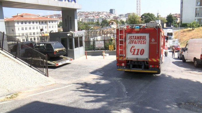 Gaziosmanpaşa'da çekicinin altında kalan kadını mahalleli ve itfaiye kurtardı -6