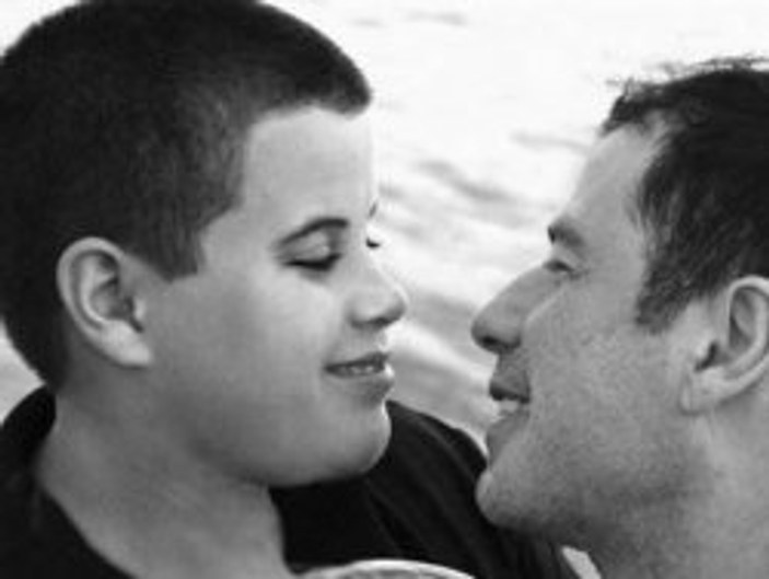 Travolta oğlu anısına jetini bağışladı