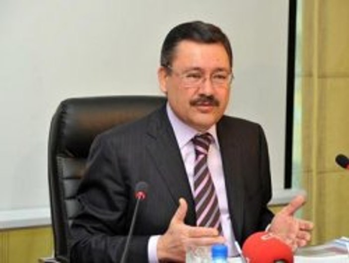 Gökçek kadınlar için şiir yazdı