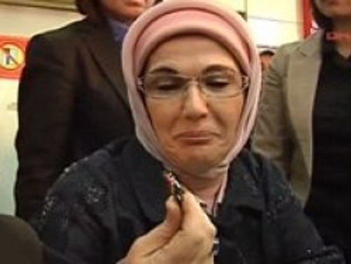 Emine Erdoğan torunlarına Çin'den çakı aldı