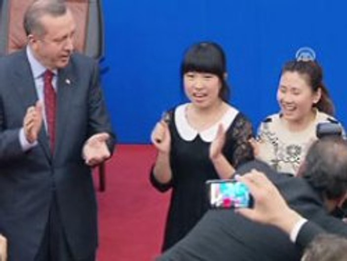 Çinli öğrencilerden Erdoğan'a sürpriz şarkı