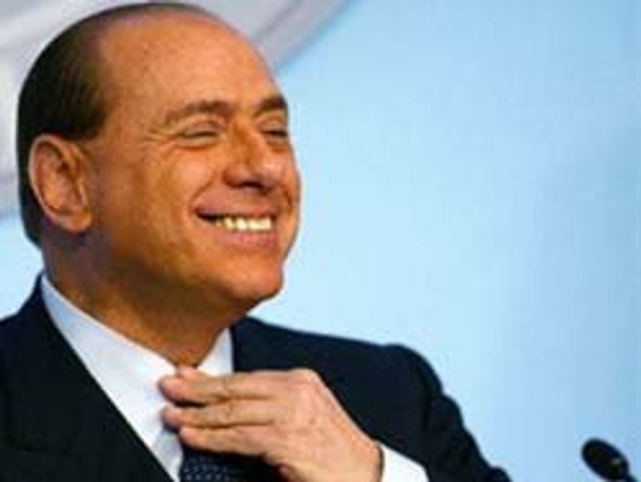 Berlusconi'den erotik savunma